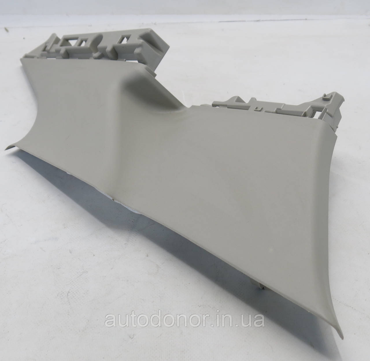 Обшивка багажного відділення верхня права Nissan Ariya (22-) 76934-5MP0A