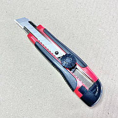 Ніж сегментний 18 мм, металева напрямна, погумована ручка INTERTOOL HT-0503