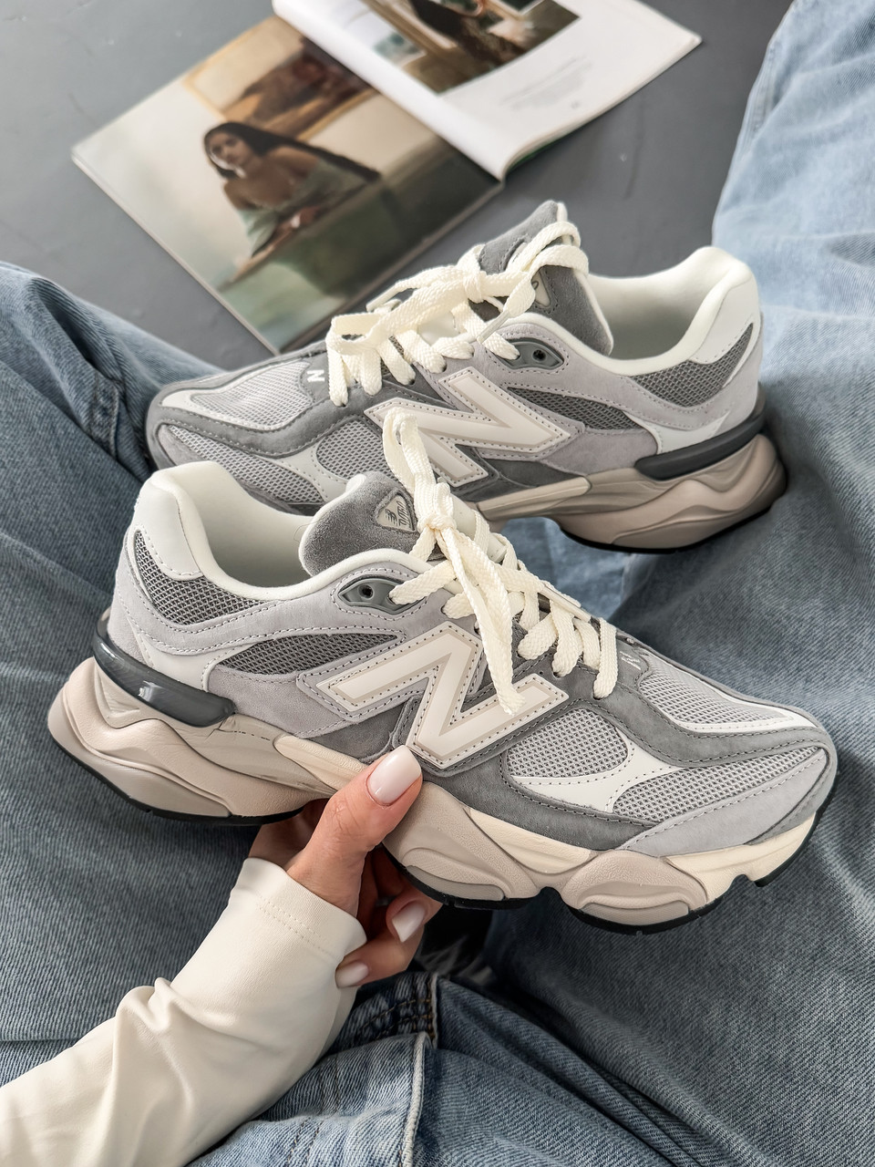 Жіночі кросівки New Balance 9060 Light Grey Нью Беланс 9060 сірі замша текстиль демісезон
