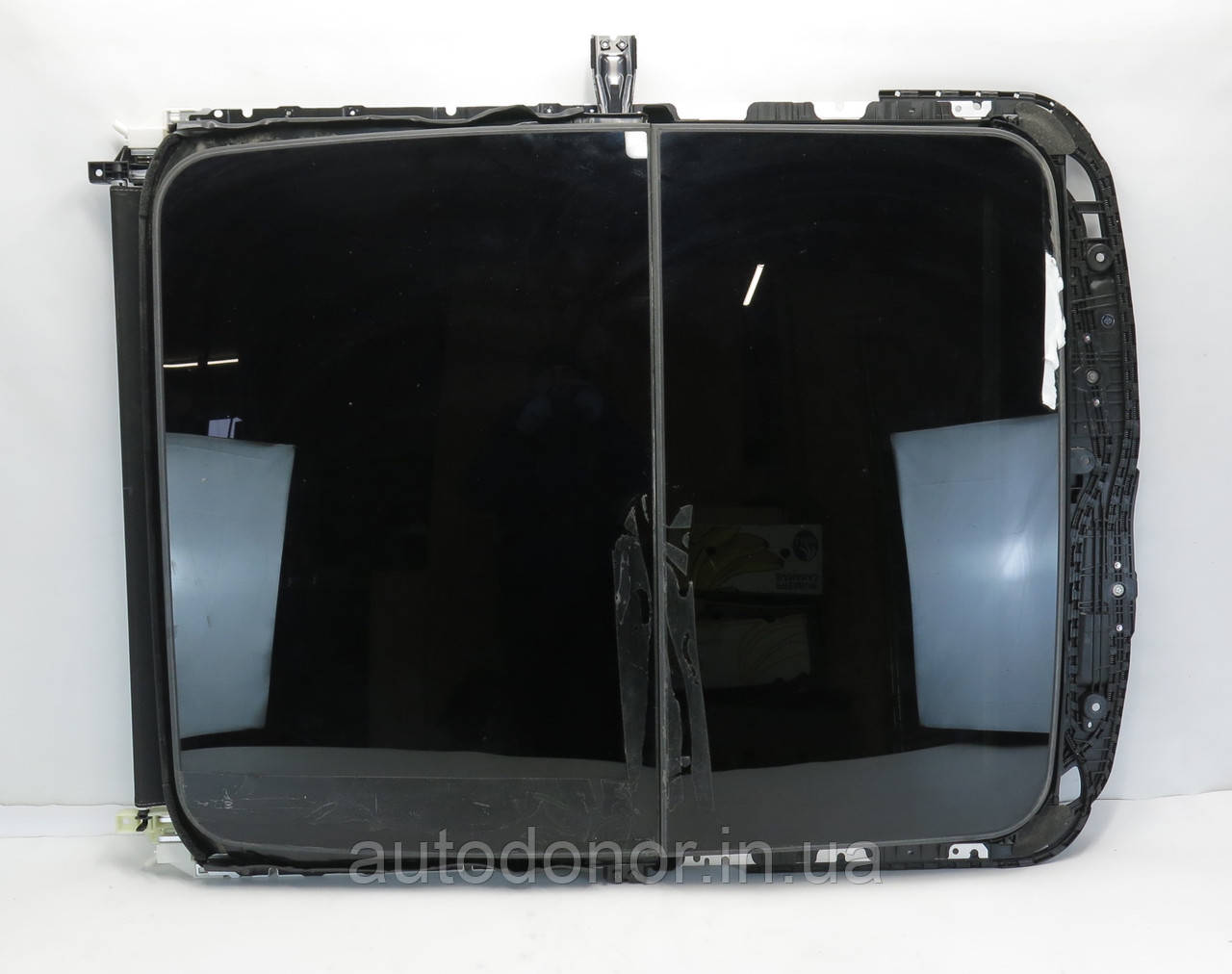 Скло панорамного даху / люк в дах Nissan Ariya (22-) 91604-5MP1A
