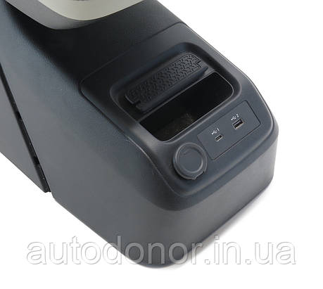 Порт USB задній Nissan Ariya (22-) 25331-6UA0B, фото 1
