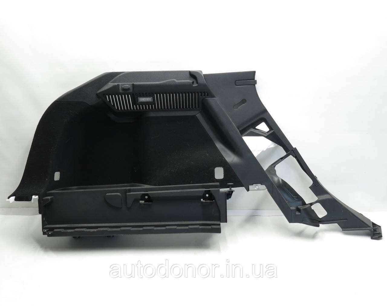 Обшивка багажного відділення ліва Nissan Ariya (22-) 84951-5MR0A