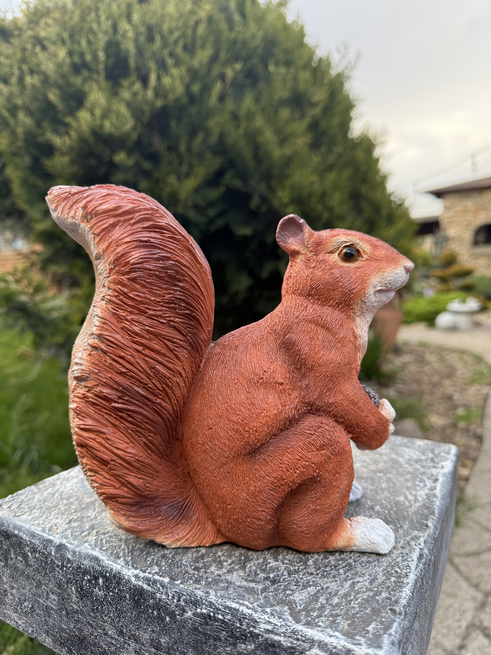 Садова фігура Білка з шишками (довжина 19/18/9 см), фото 1