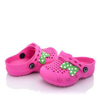 Тапки дитячі матеріал гума розмір 20-27 колір показаний на зображенні в пакованні від 8 шт.