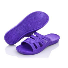 Тапки жіночі матеріал гума розмір 37-41 колір показаний на зображенні в пакованні від 8 шт.