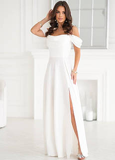 Сукня молочного кольору зі спущеними рукавами і драпіруванням у зоні декольте