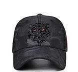 Бейсболка з принтом чорний камуфляж та з емблемою тигр, фото 2