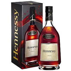 Муляж Коньяк Hennessy VSOP 1.5 л у подарунковій фірмовій упаковці — реалістична бутафорія для декору, фотосесій та тематичних, фото 1