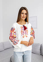 Ексклюзивна жіноча вишиванка з птахами біла з червоним Витинанка Жар-птиця вишивка гладдю, Блуза жіноча, фото 3