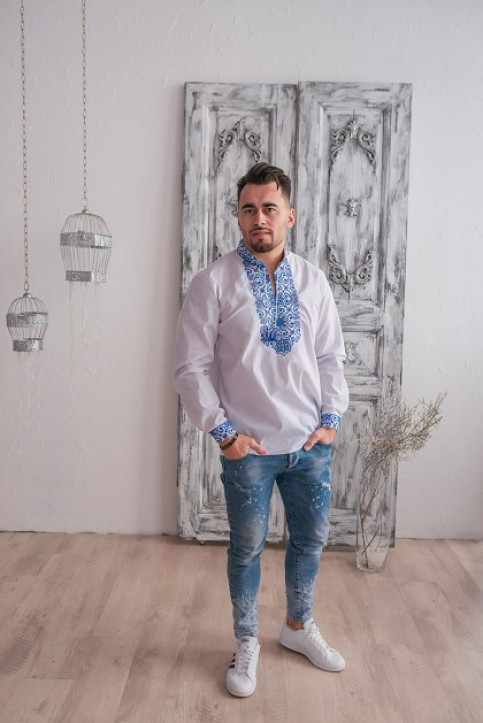 Чоловіча вишиванка біла великих розмірів з традиційною блакитною вишивкою орнаменту довгий рукав