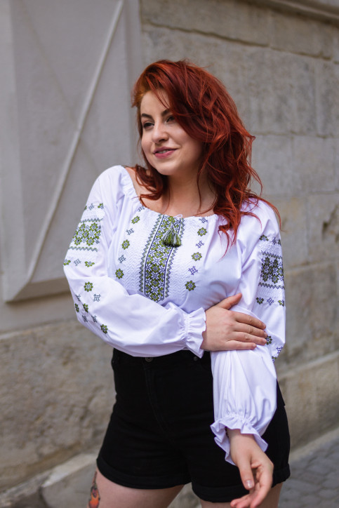 Традиційна гарна українська вишиванки великих розмірів батали, Літня жіноча блузка батал