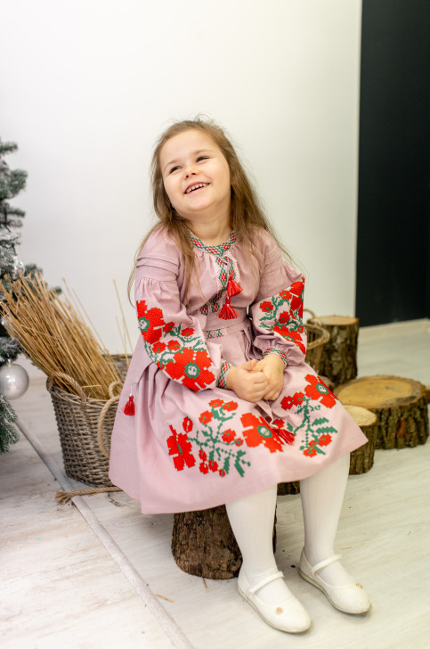 Дитяча вишита сукня з маками, пудровий колір, етнічний стиль, плаття для дівчинки