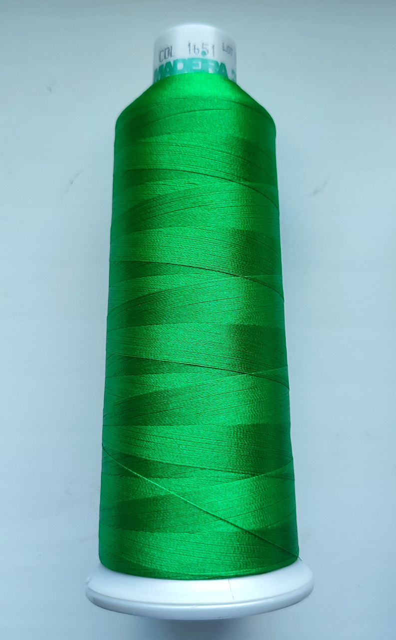 Нитки для машинної вишивки.
Мadeira Polyneon №40. Зелений колір . ( арт 1651 ).
5000 м.
Поліестер