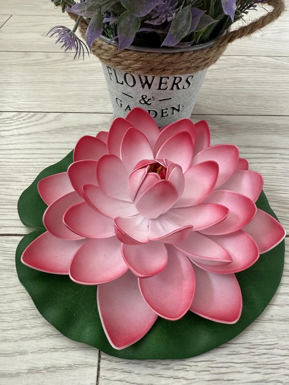 Штучний лотос для водойми, діаметр 20 см — декоративна квітка для ставка, басейну, фонтану, фото 1