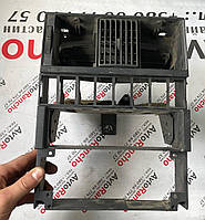 Рамка центральна консолі дефлекторів Audi 80 B4 893857183D