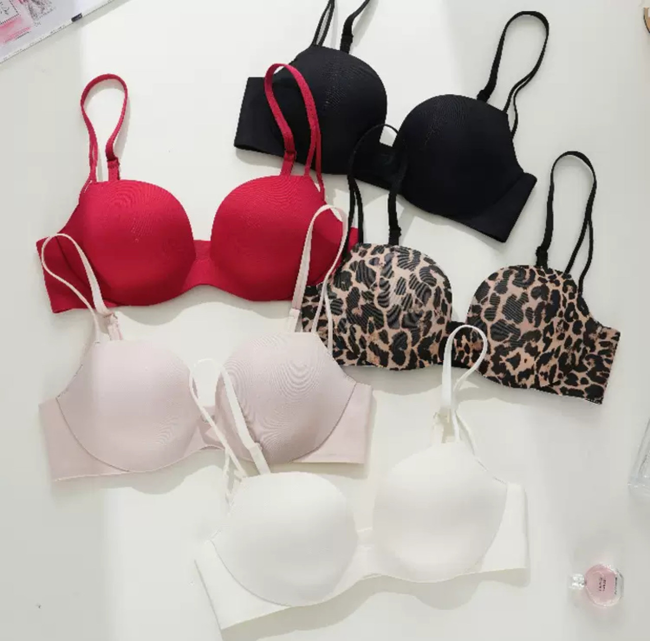 Бюстгальтер чашка В, в упаковці 4 кольори , червоного немає