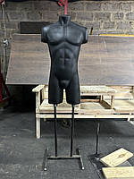 Манекен Італія чоловічий торс чорного кольору на ніжці