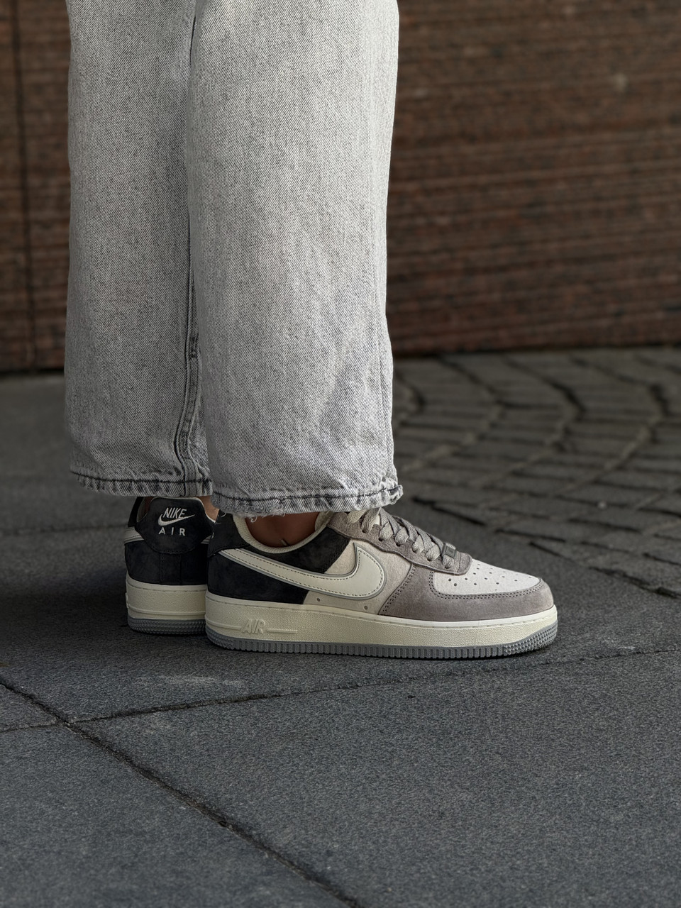 Кросівки жіночі Nike Air Force 1 '07 Low / DW0831-896