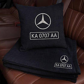 Подушка та плед в машину з логотипом авто та гос номером, чорний