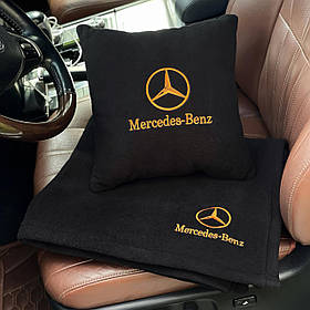 Подушка та плед в машину з логотипом авто Mercedes, чорний з помаранчовою ниткою