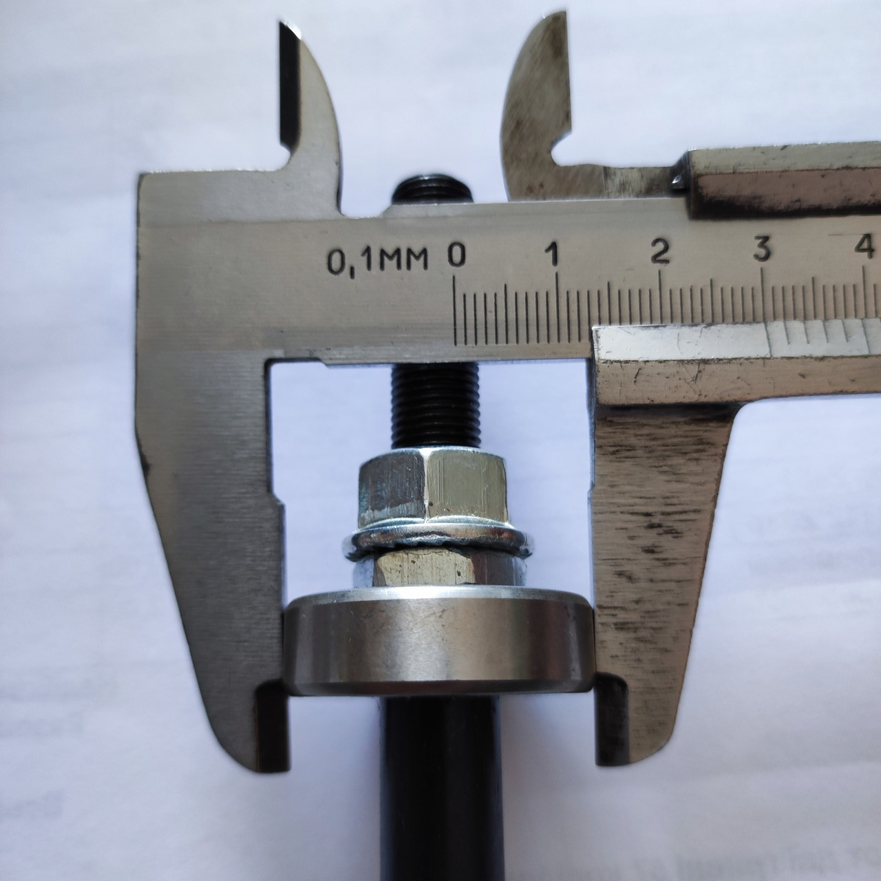 Вісь задня на пром. підшипнику(10*30)