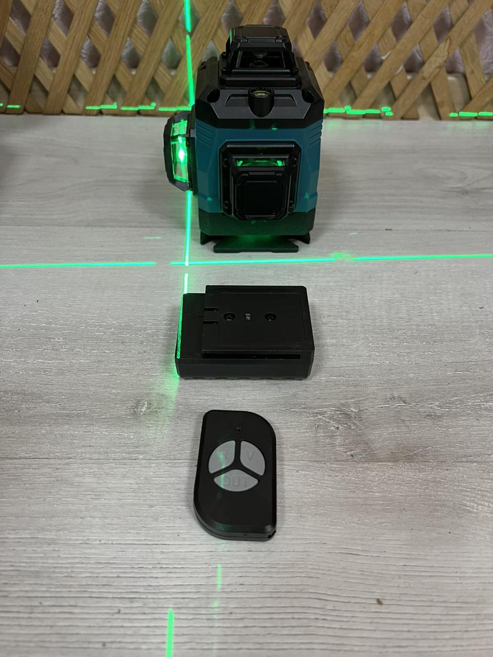 Лазерний рівень 4D з 2 акумуляторами у пластиковому кейсі, фото 1