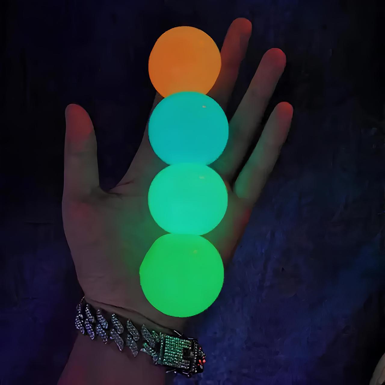 Липкі кульки, що світяться Globbles RESTEQ 4 шт. — антистрес іграшки, що прилипають до стін і світяться в темряві, фото 1