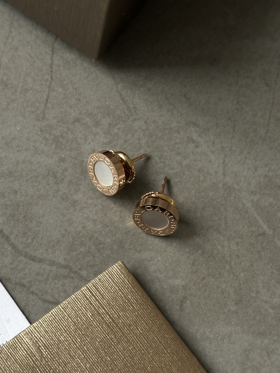 👑 Bvlgari Stud Earrings 18K Rose Gold/Mother-of-Pearl