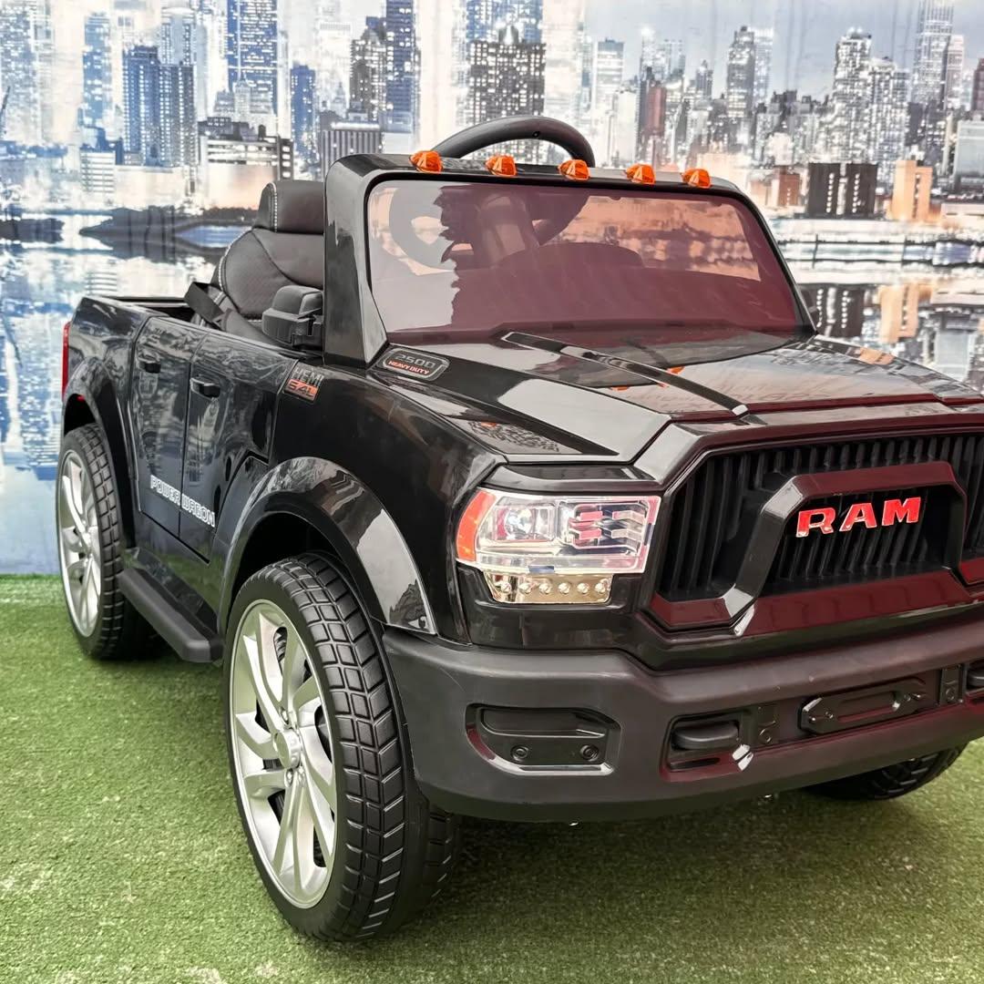 Дитячий електромобіль на акумуляторі Джип Dodge Ram M 5766 з пультом радіокерування для дітей 3-8 років Чорний