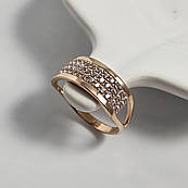 Каблучка золота з трьома доріжками з білих круглих фіанітів