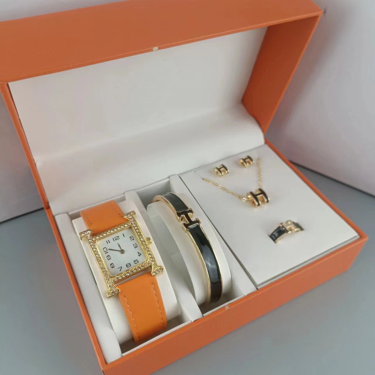 Подарунковий набір HERMES для жінок: годинник, браслет, сережки, кільце та ланцюжок