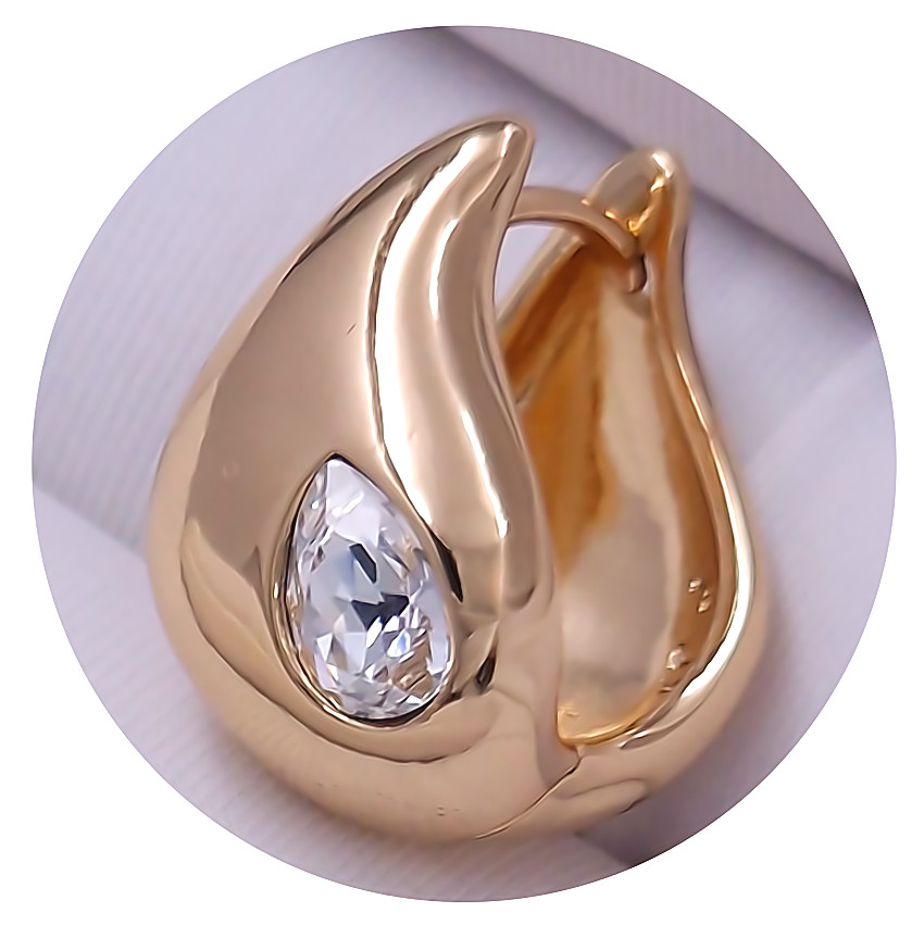 Сережки XР. Позолота 18К. Камені: Swarovski білого кольору. Довжина: 16 мм. Ширина: 10 мм.