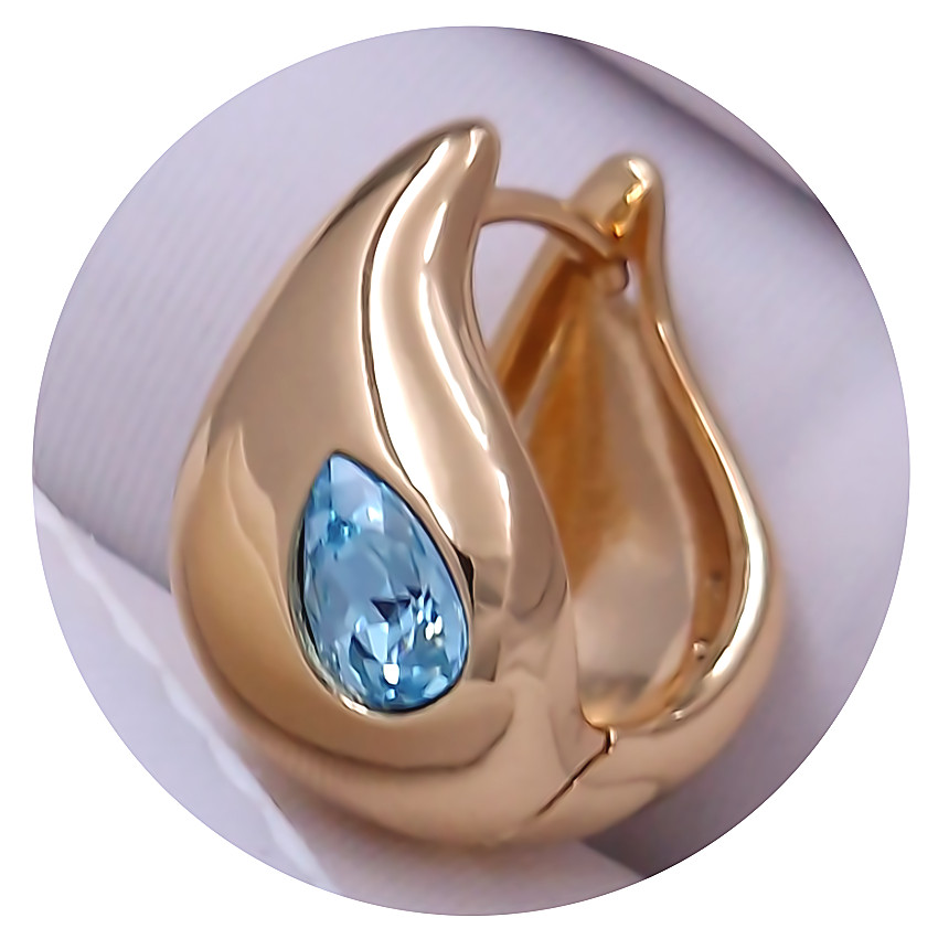Сережки XР. Позолота 18К. Камені: Swarovski бірюзового кольору. Довжина: 16 мм. Ширина: 10 мм.
