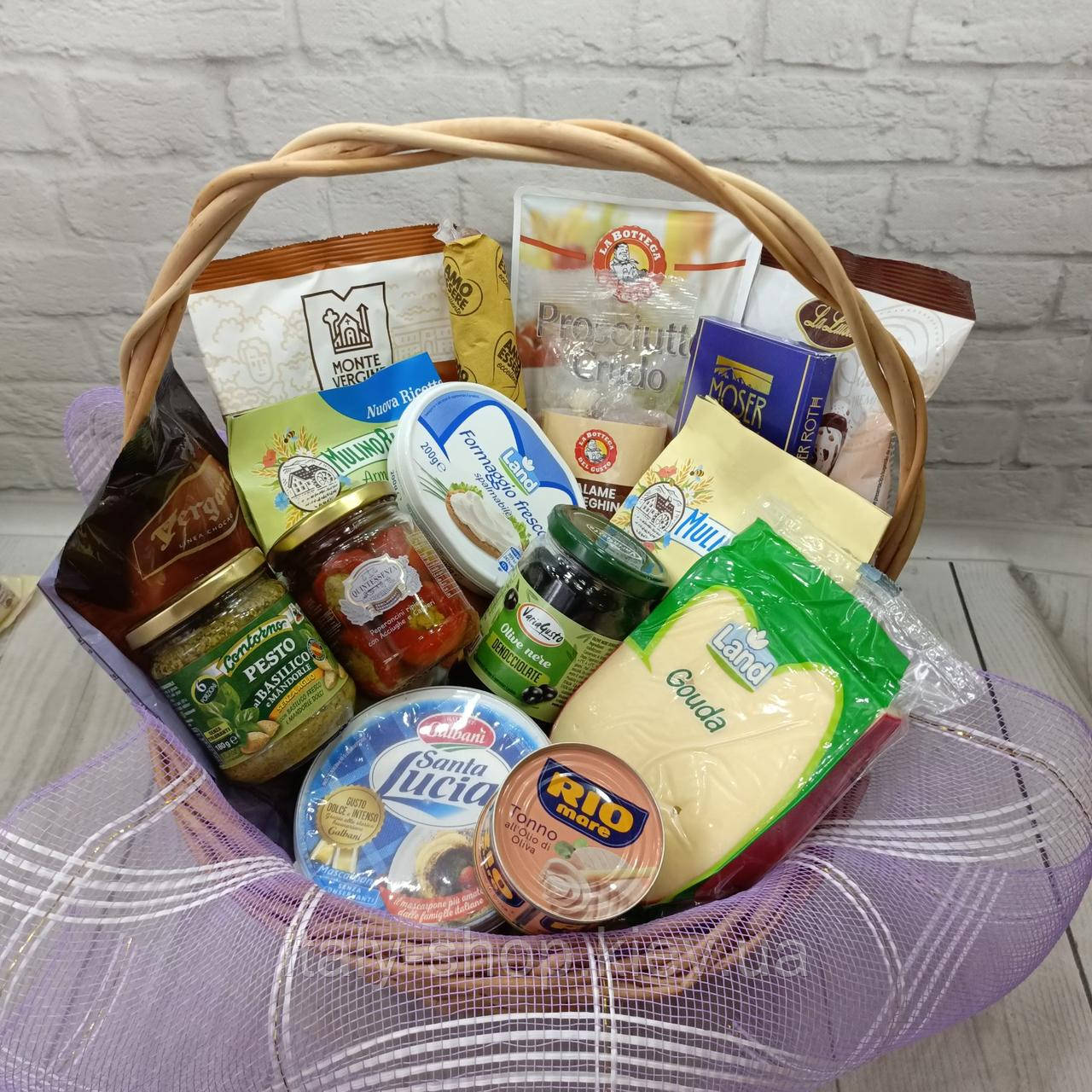 Подарунковий продуктовий кошик "Ксенія"