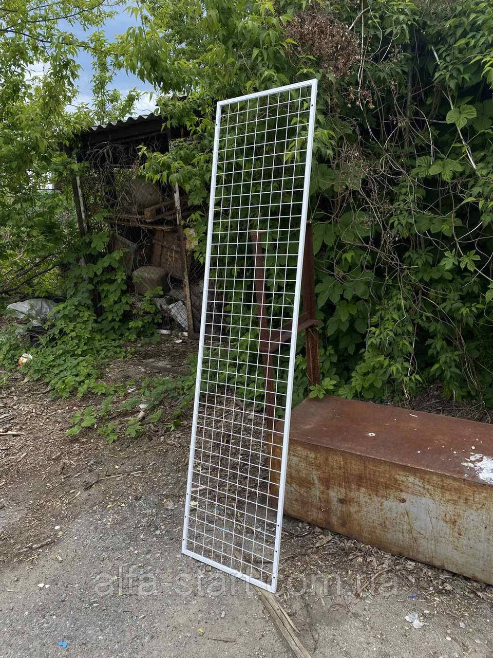 Металева біла сітка 150/80 см настінна решітка комірка-квадрат 5 см у рамці без ніжок, фото 1