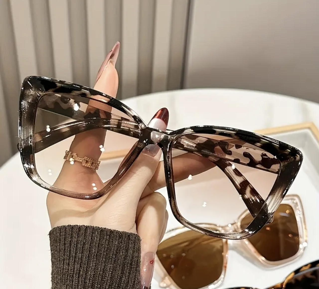 Жіночі сонцезахисні окуляри в стилі "Котяче Око", світло-сірі, фото 1