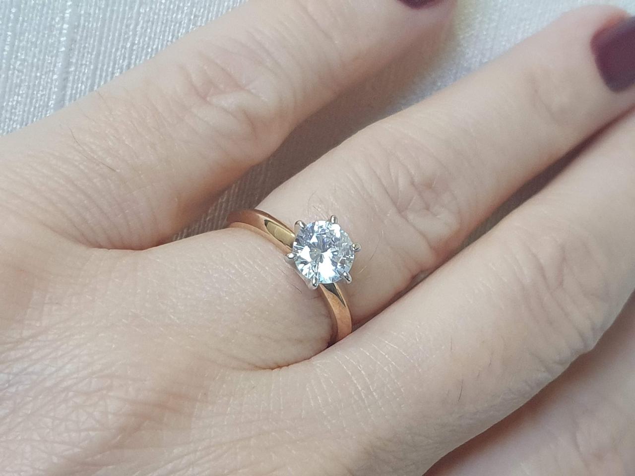 Золоте кільце з фіанітом. 700402 16,5