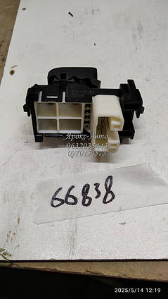 Кнопка склопідіймача передні праві Toyota Rav 4 2006-2013 000066838