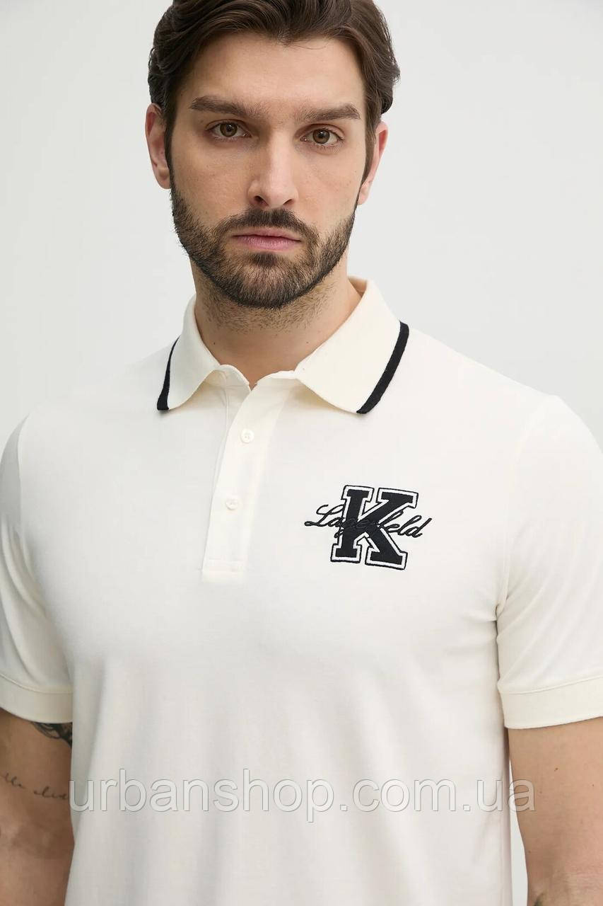 Urbanshop com ua Поло Karl Lagerfeld чоловіче колір бежевий з аплікацією 552221.745015 РОЗМІРИ ЗАПИТУЙТЕ