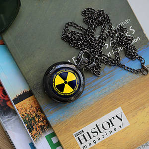 Кишеньковий  годинник  DANGER RADIATION знак радіації на цепочці Бронза Чорний