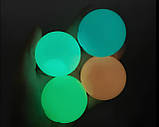 Липкі кульки, що світяться Globbles RESTEQ 4 шт. — антистрес іграшки, що прилипають до стін і світяться в темряві, фото 3