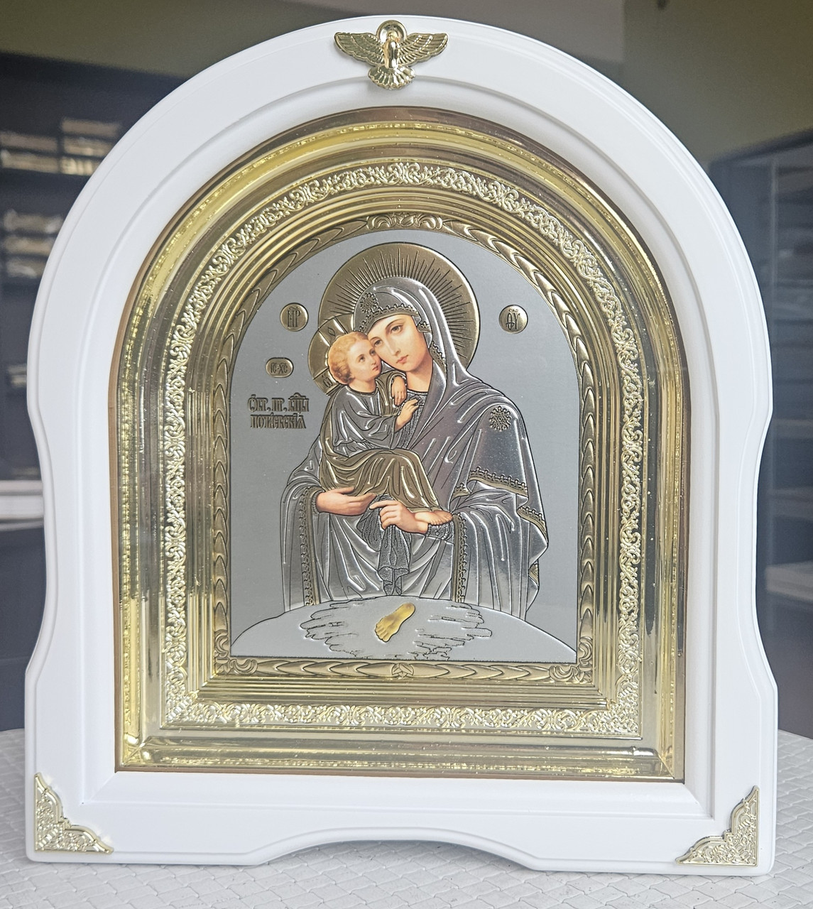 Ікона Почаївська Божа матір у білому дерев'яному арочному кіоті під склом, кіоті 28*25, сюжет 15*18