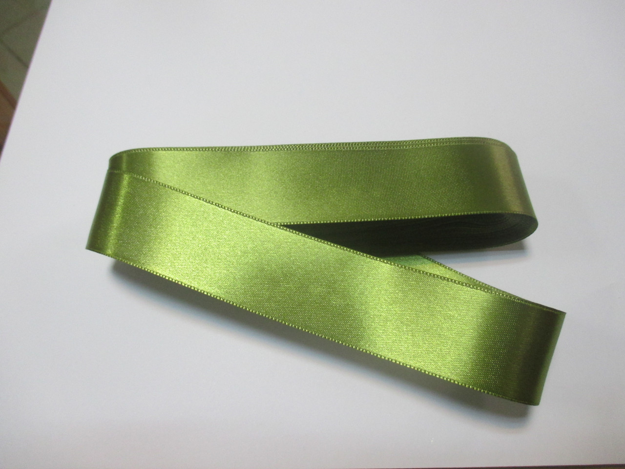 Стрічка атласна двостороння 3 см ( 10 метрів) оливковий світлий Н-03-073