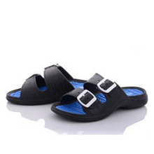 Тапки дитячі матеріал гума розмір 30-35 колір показаний на зображенні в пакованні від 6 шт.