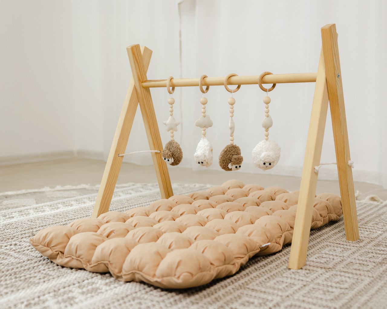 Мобіль дитячий підлоговий Пухнасті овечки з матрациом, фото 1