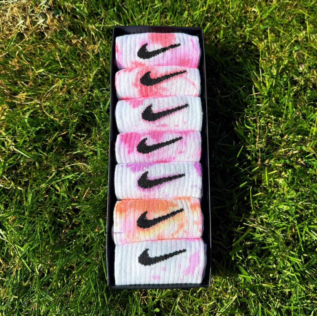 Потужний жіночій набір у коробці 7 пар високі шкарпетки Nike — Tie-Dye кольорові Подарунковий тай дай