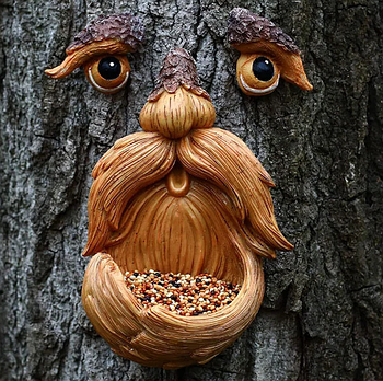 Годівниця для птахів вулична у вигляді обличчя дерева з виразними деталями