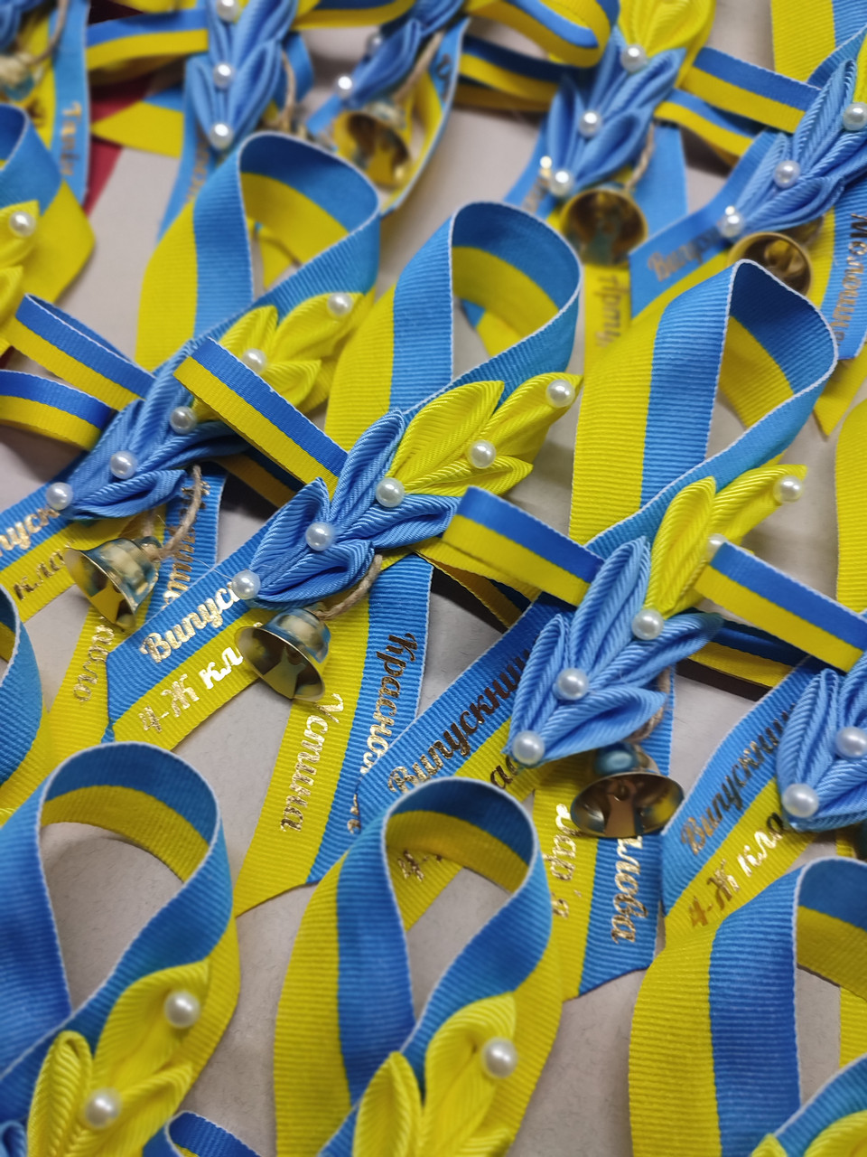 Брошки випускників Дзвінок Значки Випускник Випускниця з ім'ям і текстом під замовлення, будь-які надписи, фото 1