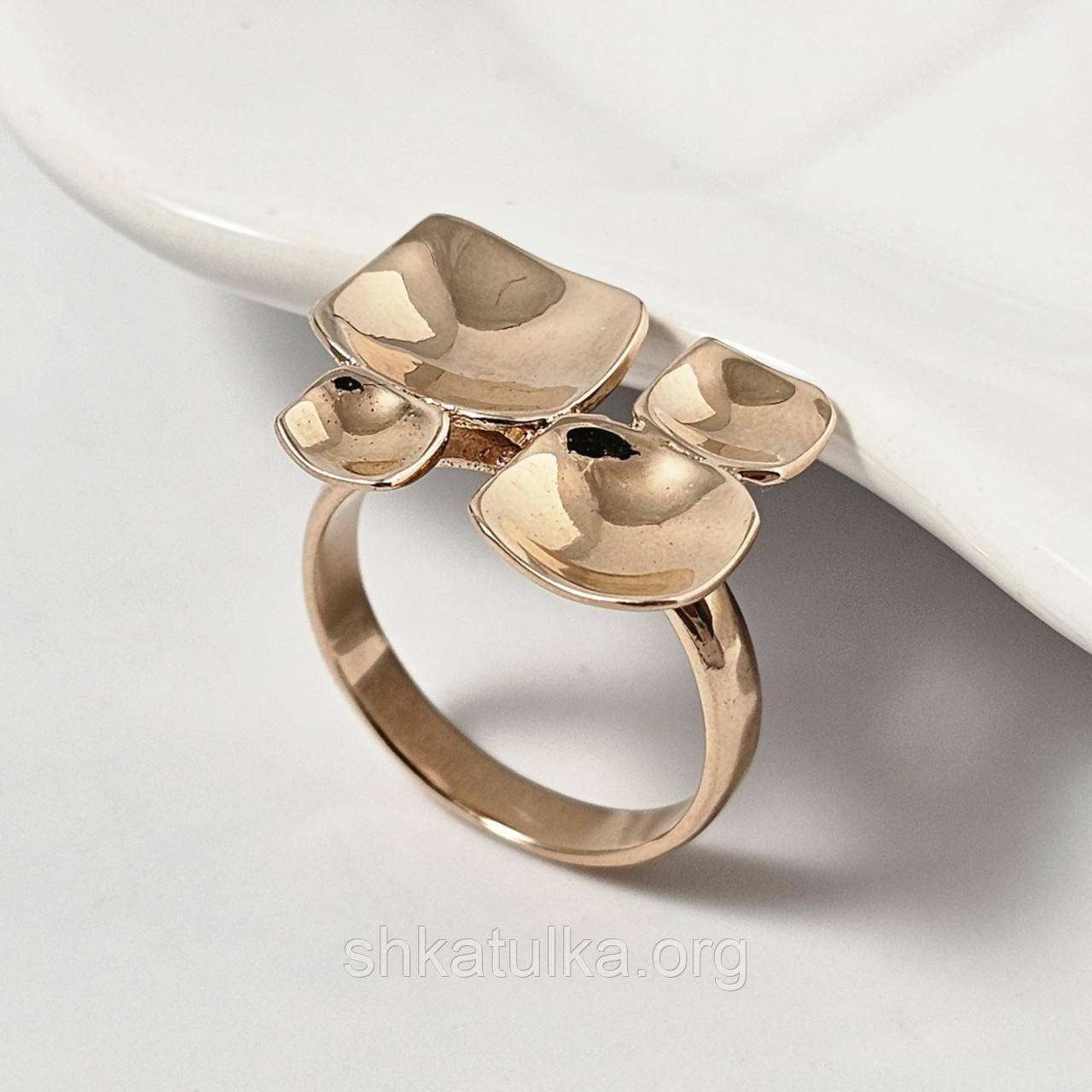 Каблучка золота з без каменів геометричної форми