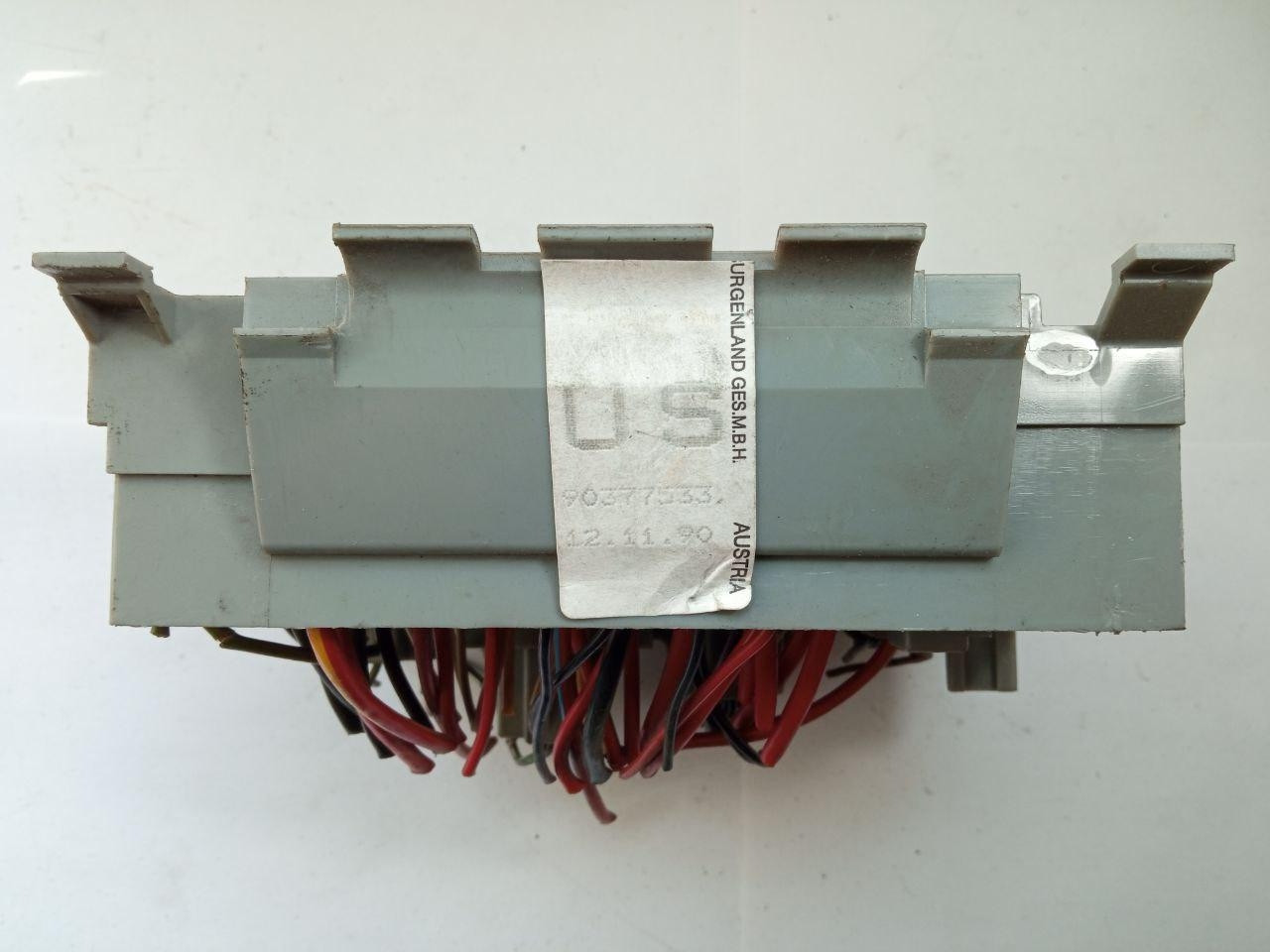 Електронний блок запобіжників Opel Omega Combi US 90377533 / US90377533